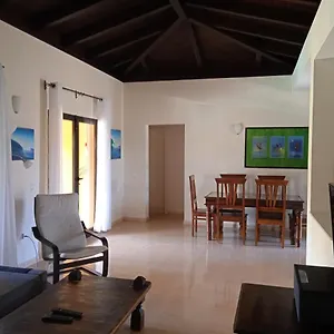 https://villa-oasis-ii.in-canary-islands.com